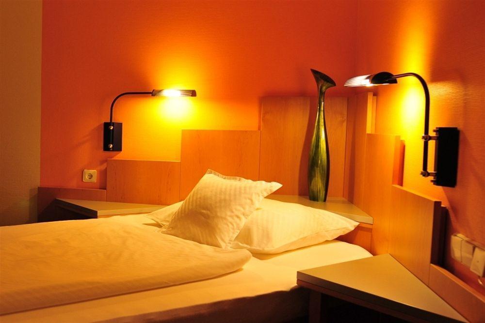 Hotel Rio Karlsruhe Oda fotoğraf